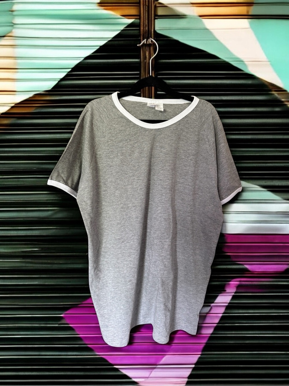 4 PCS Gray Short-Sleeve Crewneck Tee with White Trim
